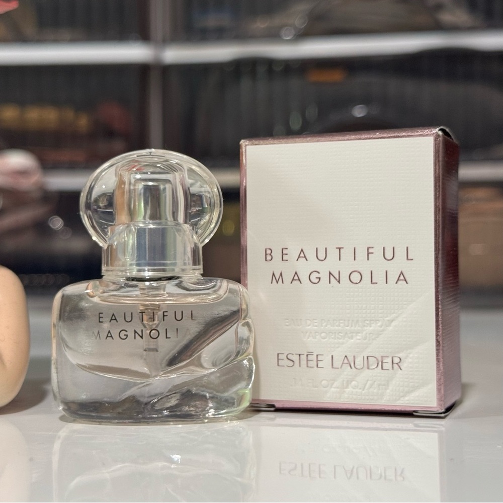 Estee Lauder Beautiful Magnolia Travel Mini Spray - Picture 2 of 3